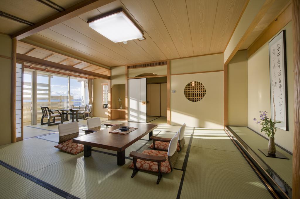 Hotel Tatsuki Gamagori Rum bild